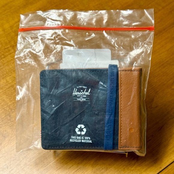 Herschel Supply Company Black and Brown RFID Wallet - Picture 9 of 9